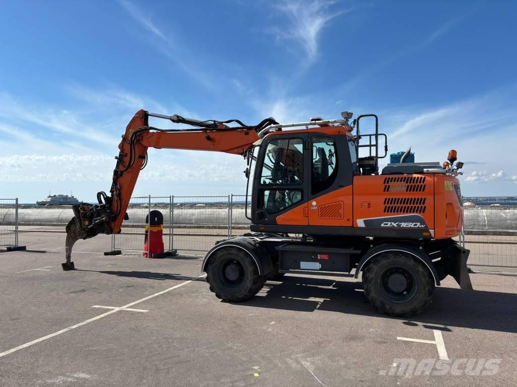 Doosan DX 160 W حفارات بعجل