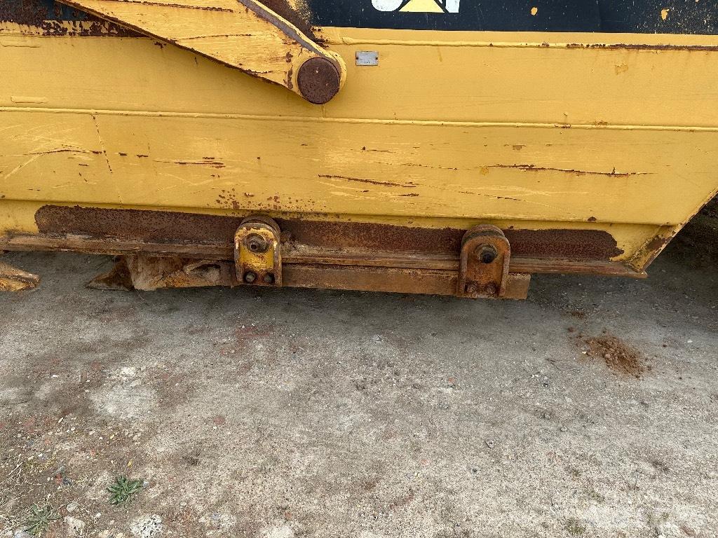 CAT 615 كاشطات