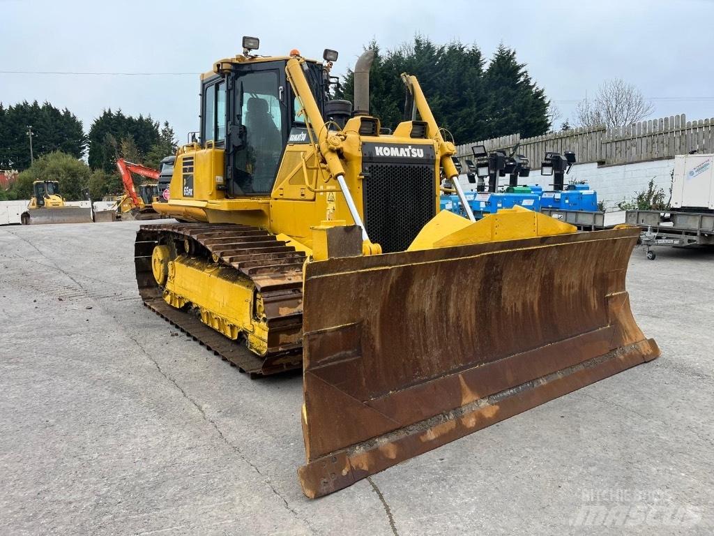 Komatsu D 65 PX-16 بلدوزرات مجنزرة
