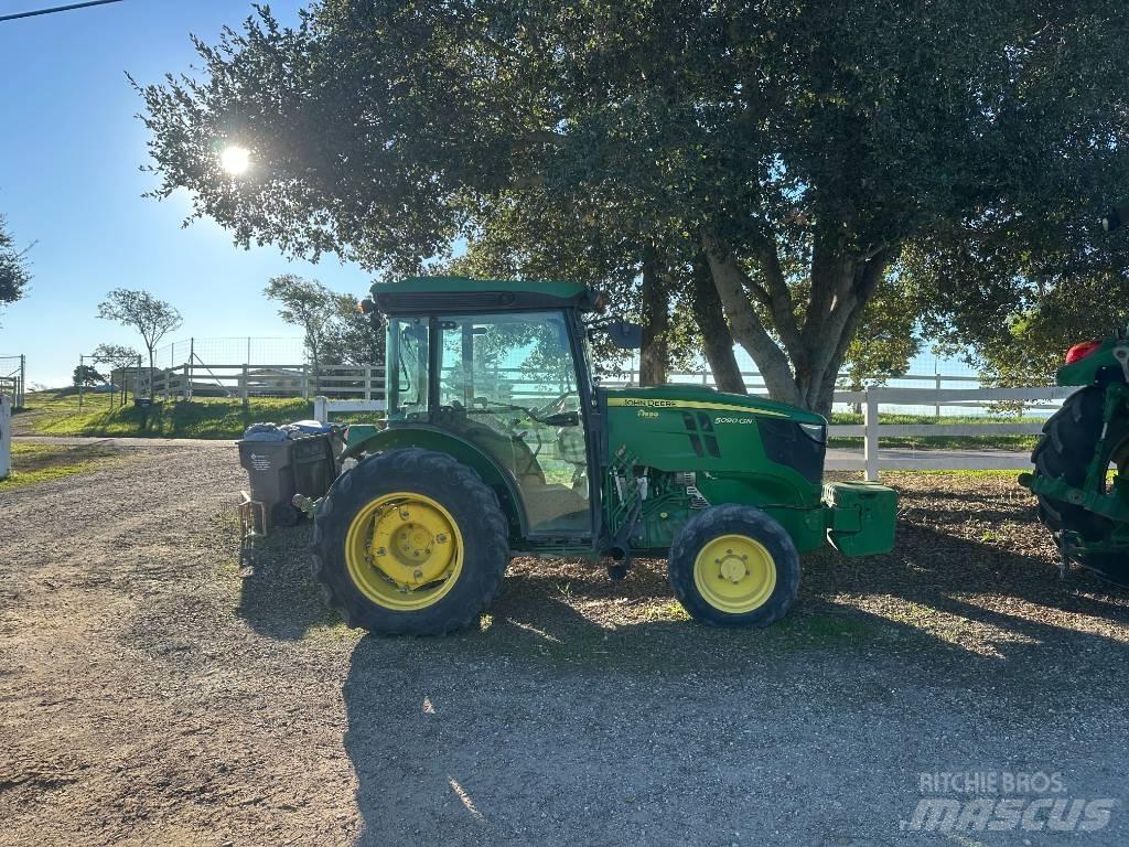 John Deere 5090 GN الجرارات
