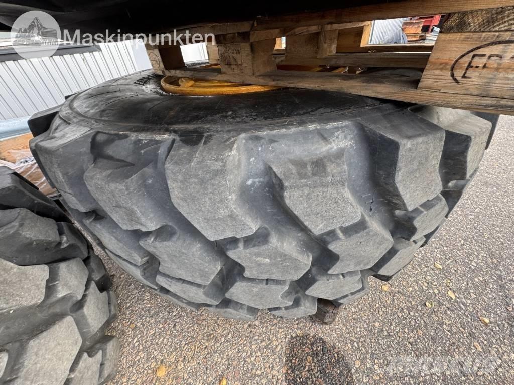 Trelleborg EMR1030 الإطارات والعجلات والحافات