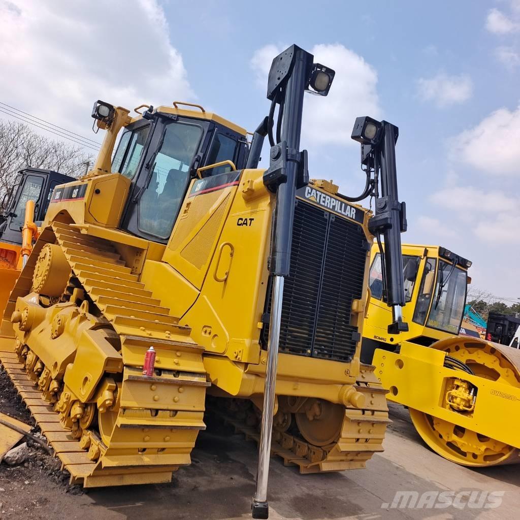 CAT D 8 T بلدوزرات مجنزرة