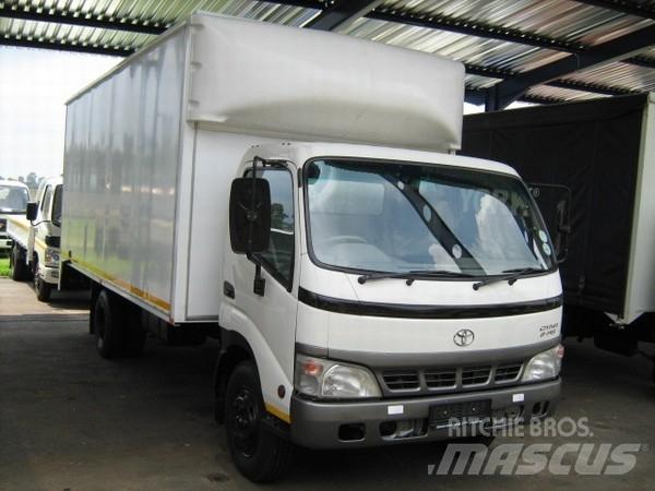 Toyota Dyna 8145 شاحنات ذات هيكل صندوقي