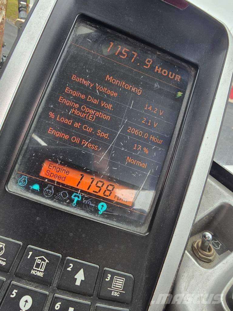 Bobcat E85 حفارات زحافة