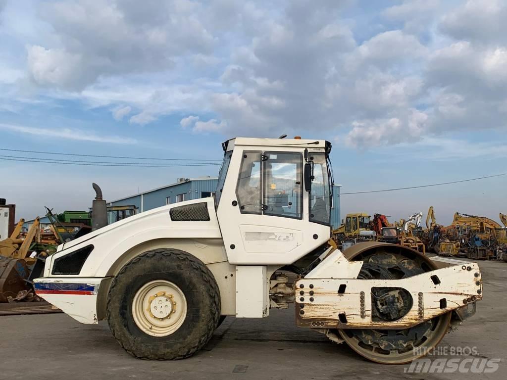Bomag BW 213 D H-4 مداحل أحادية الأسطوانة