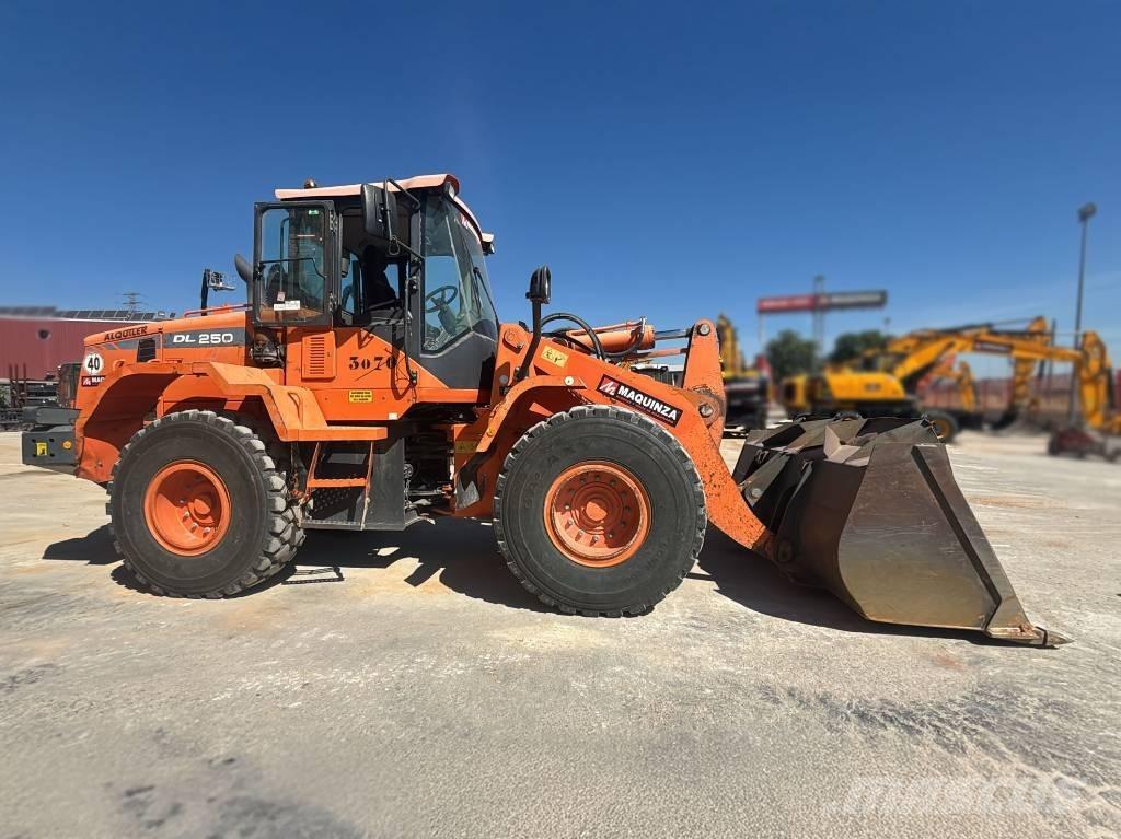 Doosan DL 250-3 لوادر بعجل