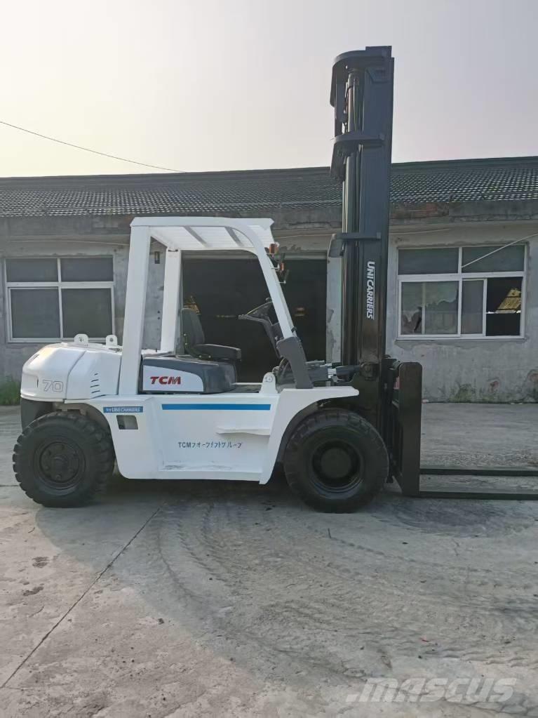 TCM FD 70 Z8 شاحنات ذات هيكل صندوقي