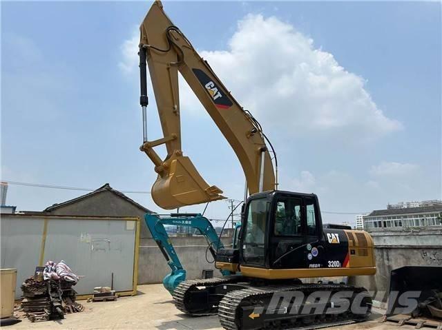 CAT 320 D حفارات زحافة