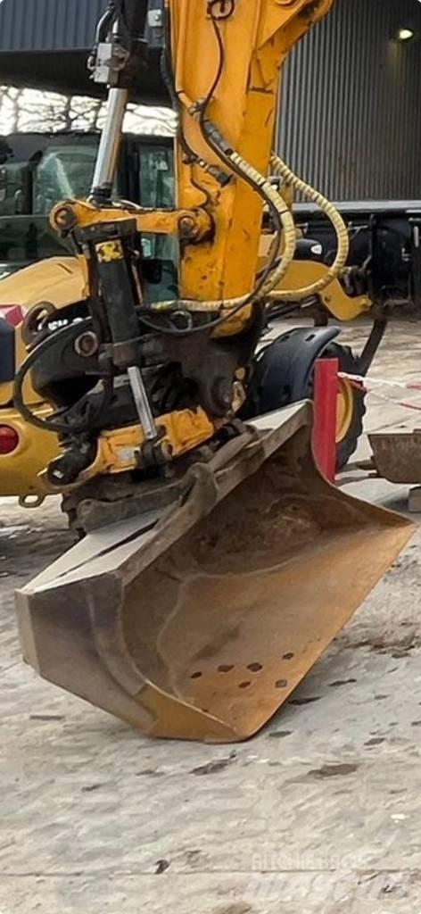 JCB JS 145 W حفارات بعجل