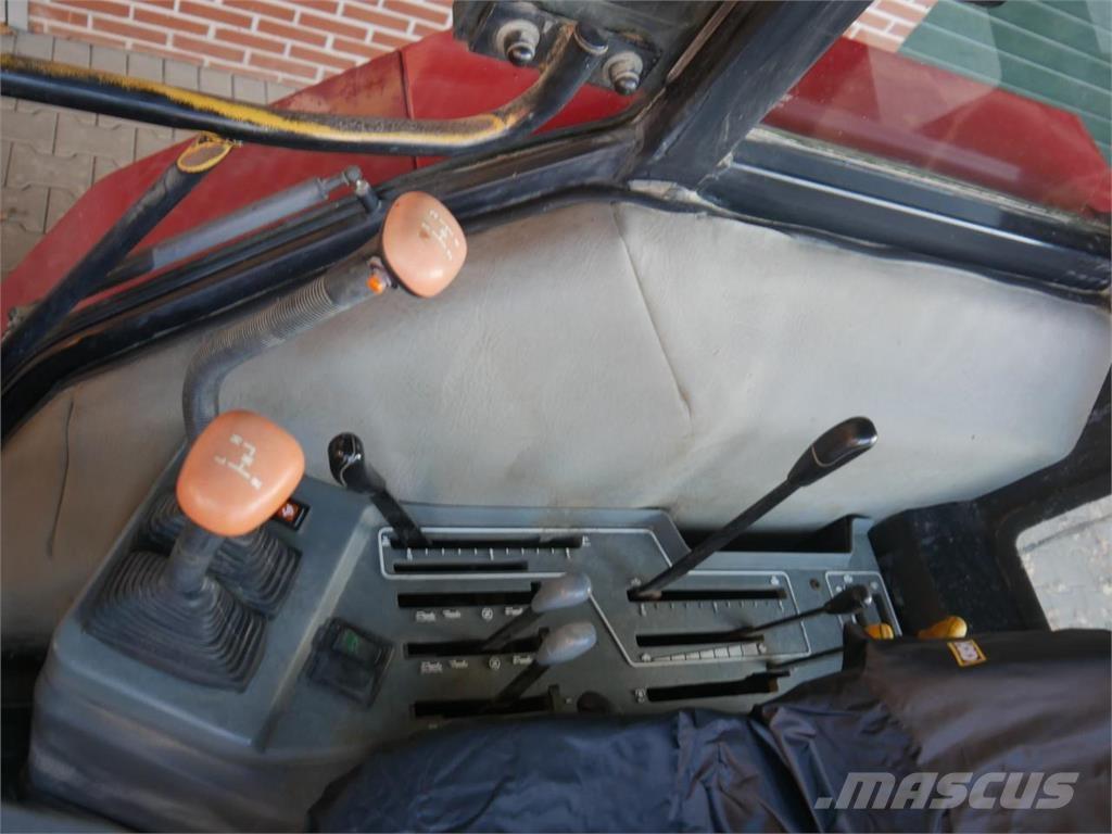 Case IH 4230 2wd الجرارات