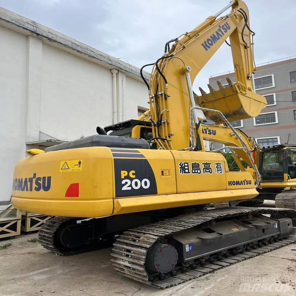 Komatsu PC 200-8N1 حفارات زحافة