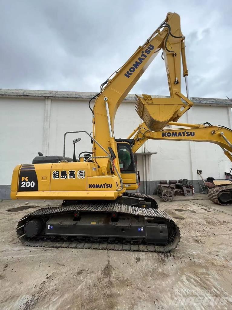 Komatsu PC 200-8N1 حفارات زحافة