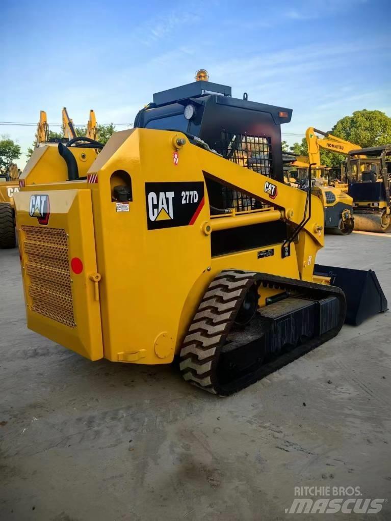 CAT 277 D لوادر انزلاقية التوجيه