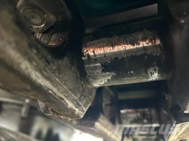 Hitachi ZX 135 US-6 حفارات زحافة