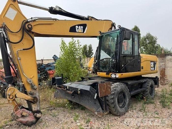 CAT M 322 D حفارات بعجل