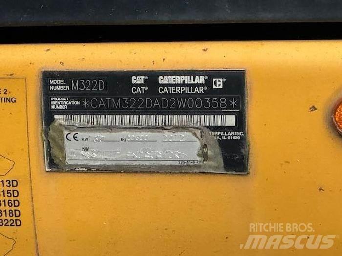 CAT M 322 D حفارات بعجل