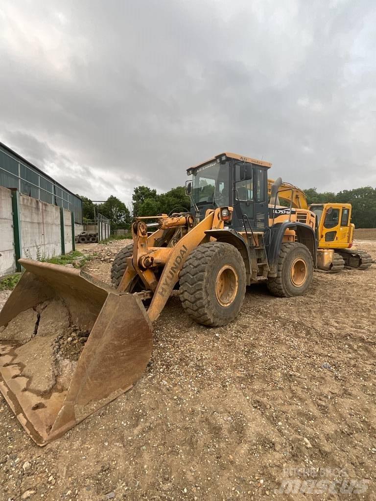 Hyundai HL 757-9 A لوادر بعجل