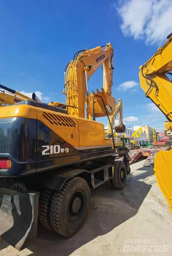 Hyundai R210W-9 حفارات بعجل