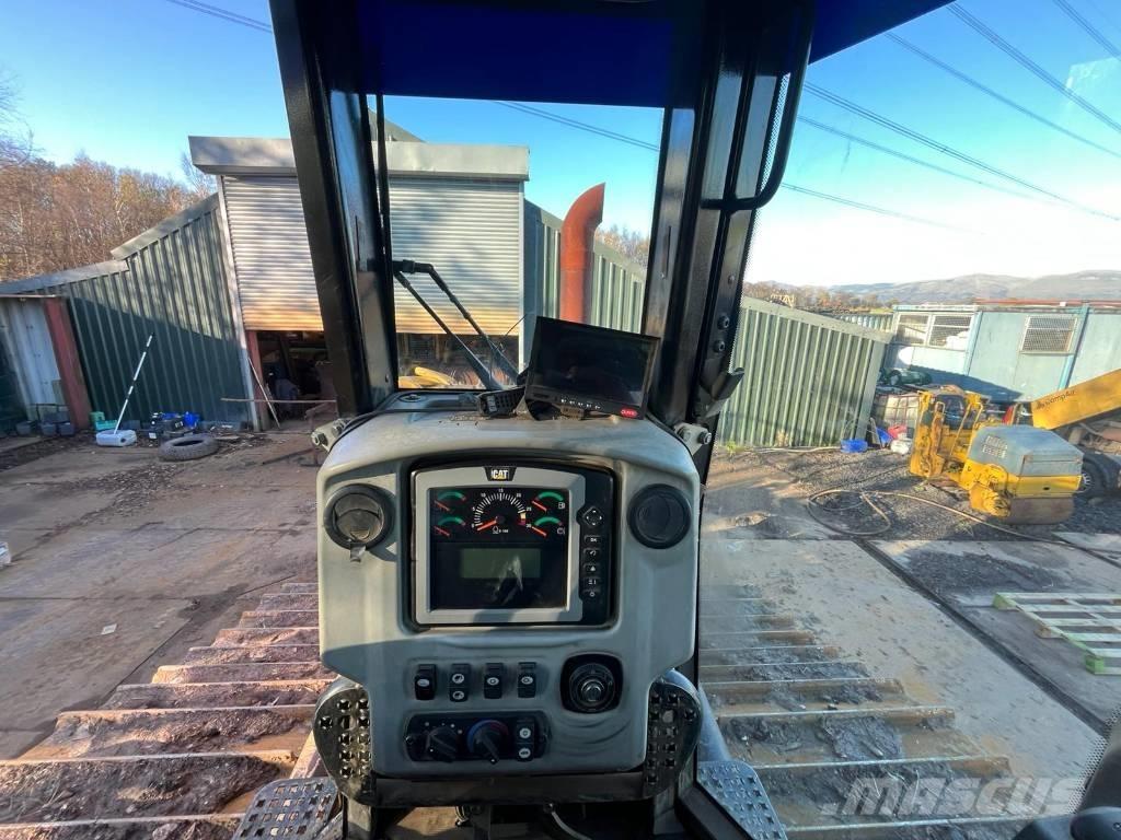 CAT D 6 N LGP بلدوزرات مجنزرة