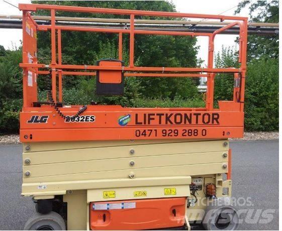 JLG 2632 ES رافعات مقصية الشكل