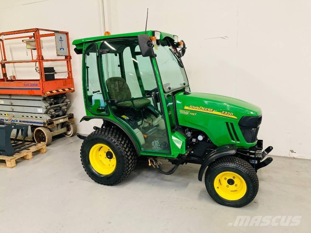 John Deere 2320 جرارات مدمجة