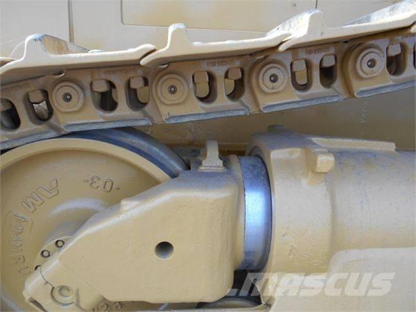 CAT D 7 H بلدوزرات مجنزرة