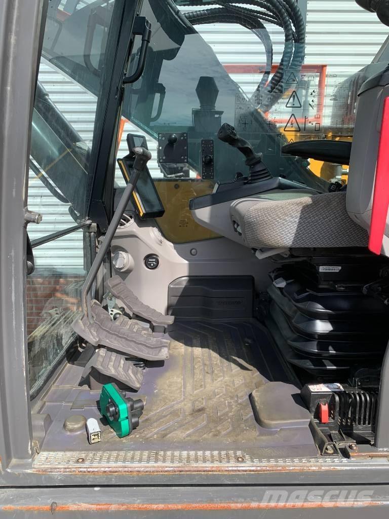Volvo ECR235EL حفارات زحافة