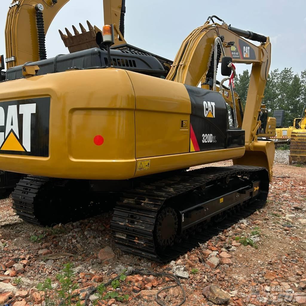 CAT 320D2L حفارات زحافة