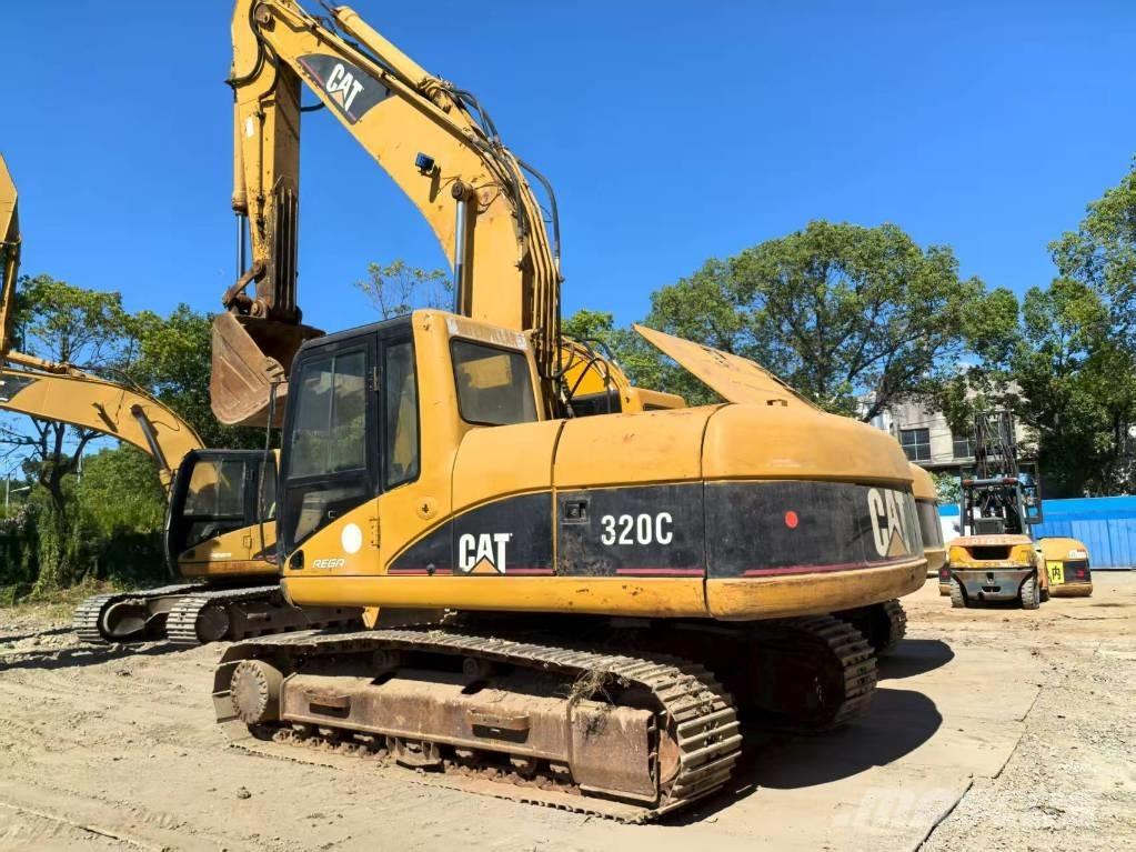 CAT 320C حفارات زحافة