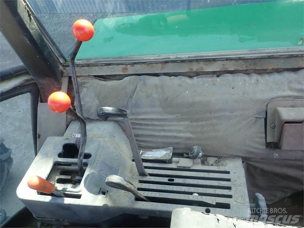 John Deere 3640 الجرارات