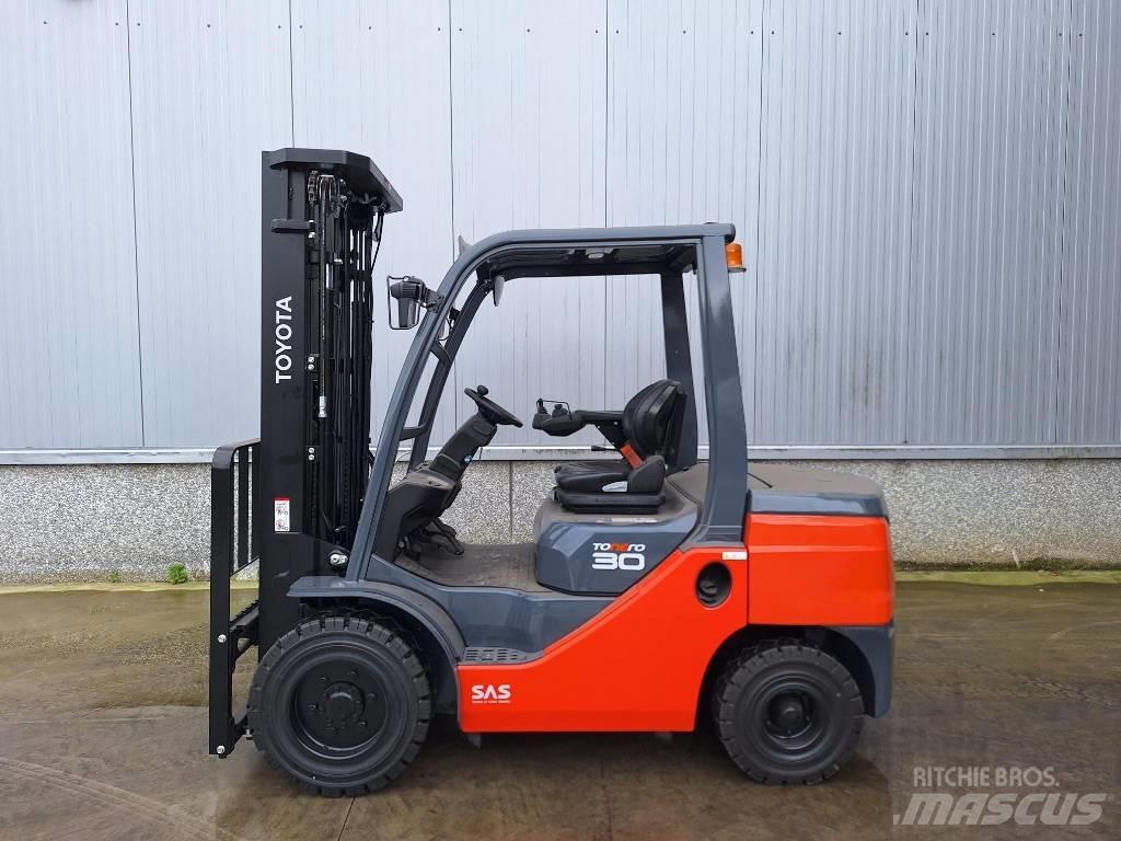 Toyota 52-8 FD F 30 شاحنات الديزل