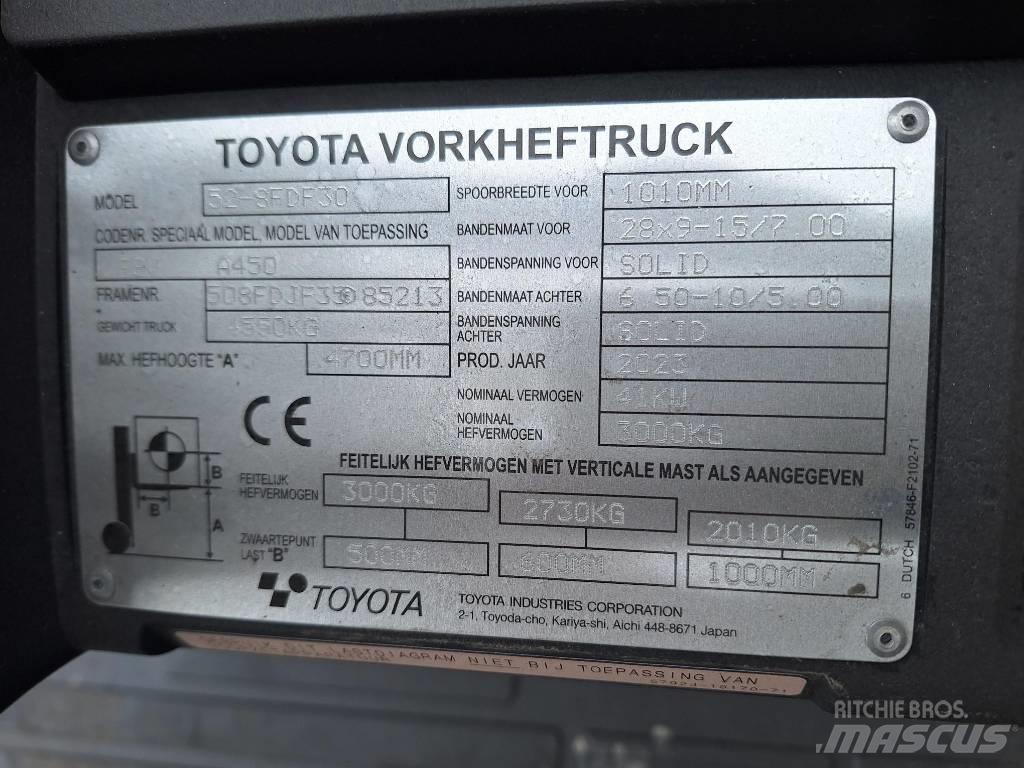 Toyota 52-8 FD F 30 شاحنات الديزل
