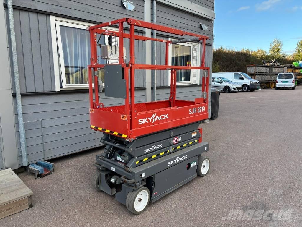 SkyJack SJ III 3219 رافعات مقصية الشكل