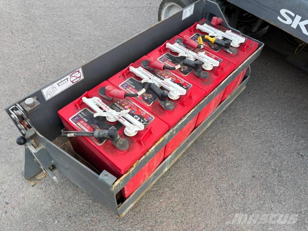 SkyJack SJ III 3219 رافعات مقصية الشكل