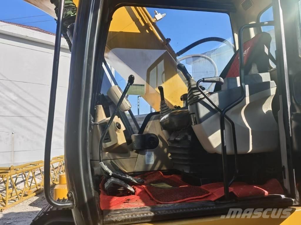 CAT 320 حفارات زحافة
