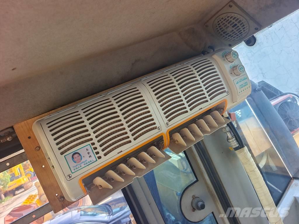 XCMG XS 203 J حفارات زحافة