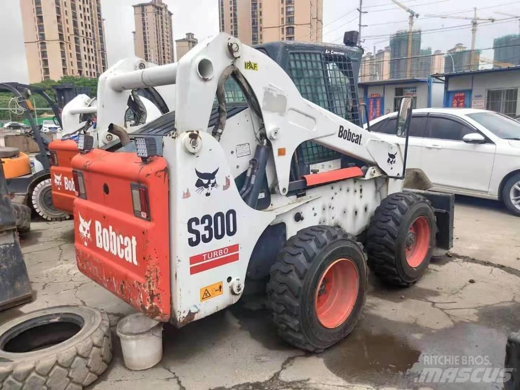 Bobcat S 300 لوادر انزلاقية التوجيه