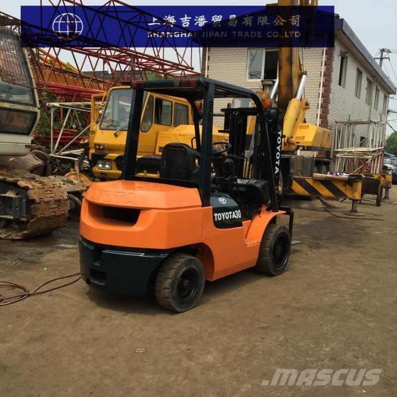 Toyota 7 FD 30 شاحنات الديزل