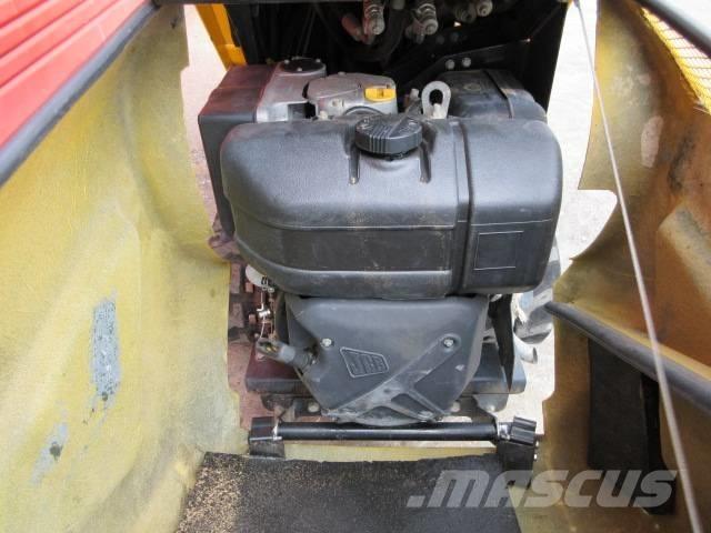 JCB HT D5 عربات نقل قلابة مجنزرة