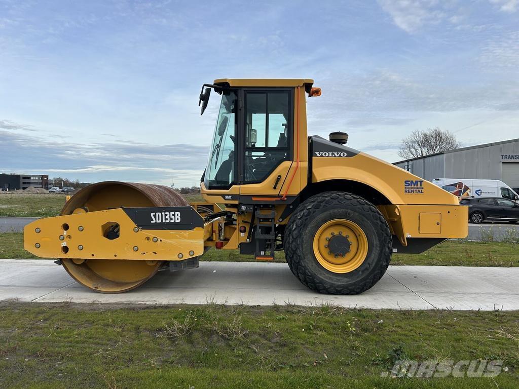 Volvo SD135B مداحل أحادية الأسطوانة