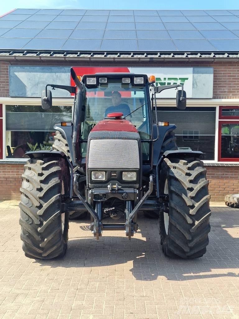 Valtra 8950 الجرارات