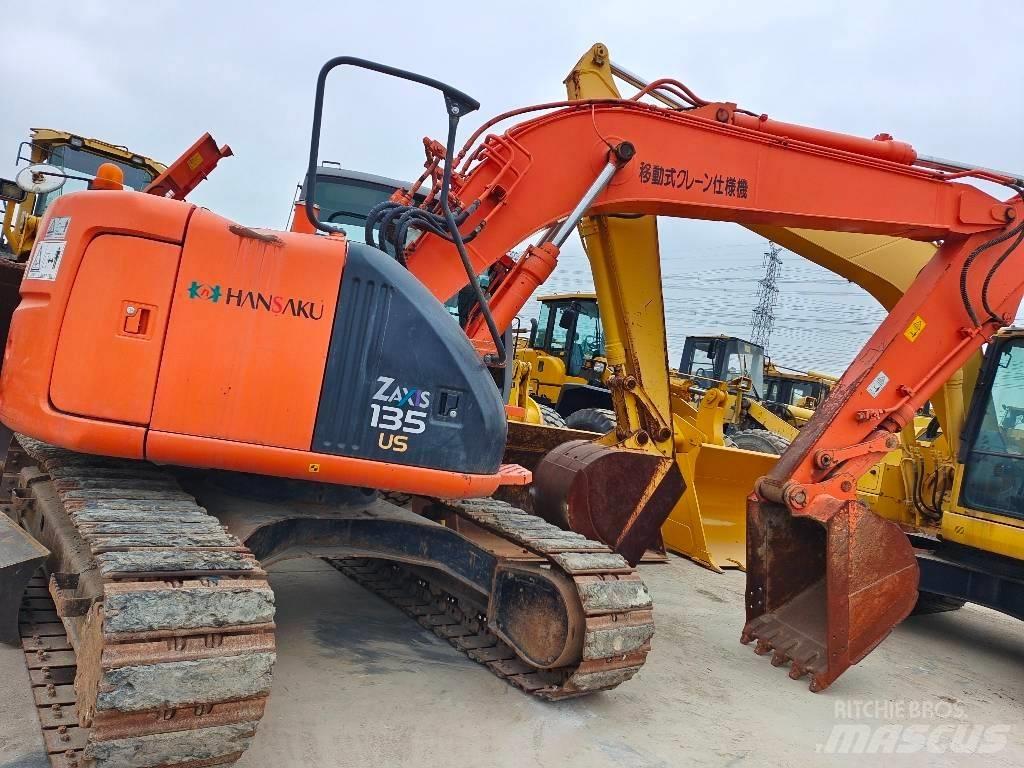 Hitachi ZX 135 US حفارات زحافة