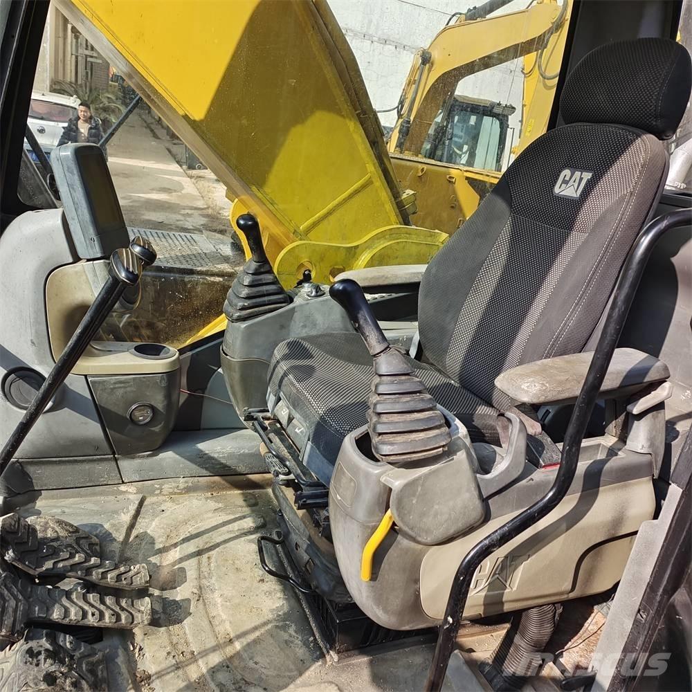 CAT 329 D حفارات زحافة
