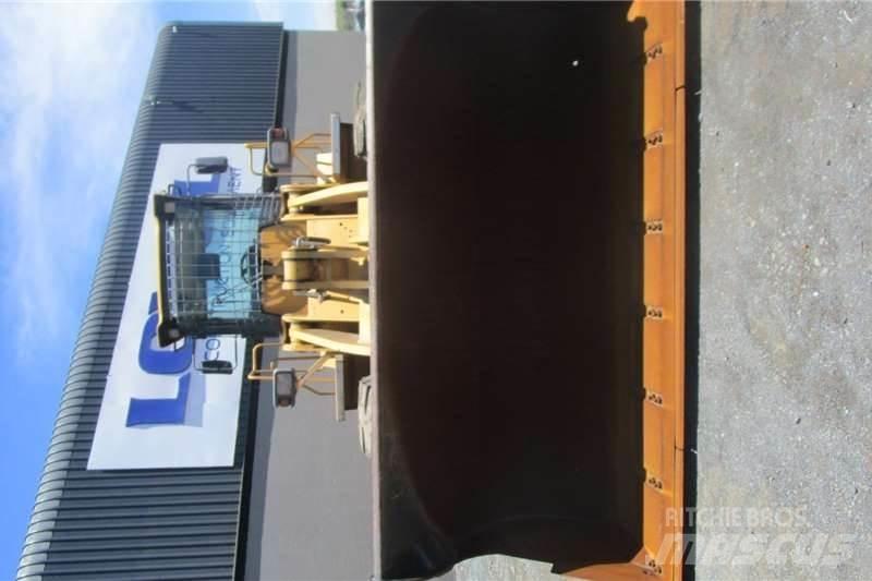 Lovol FL966F-II لوادر بعجل