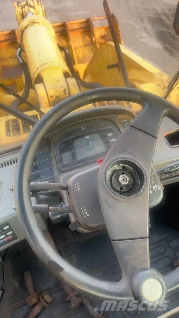 Komatsu WA 600-6 لوادر بعجل