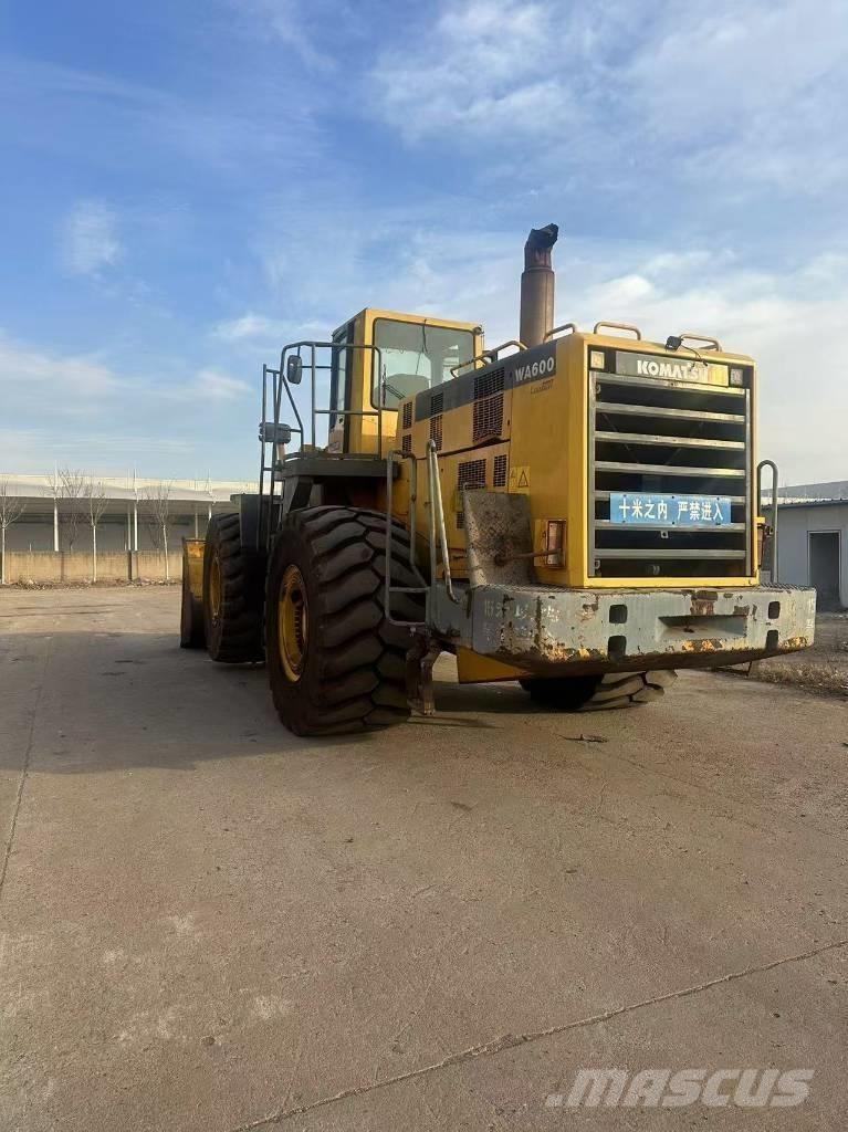 Komatsu WA 600-6 لوادر بعجل