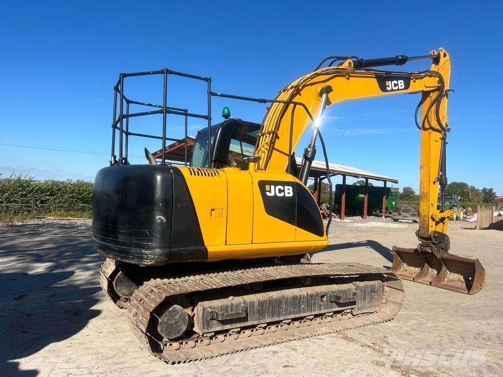 JCB JS 130 LC حفارات زحافة
