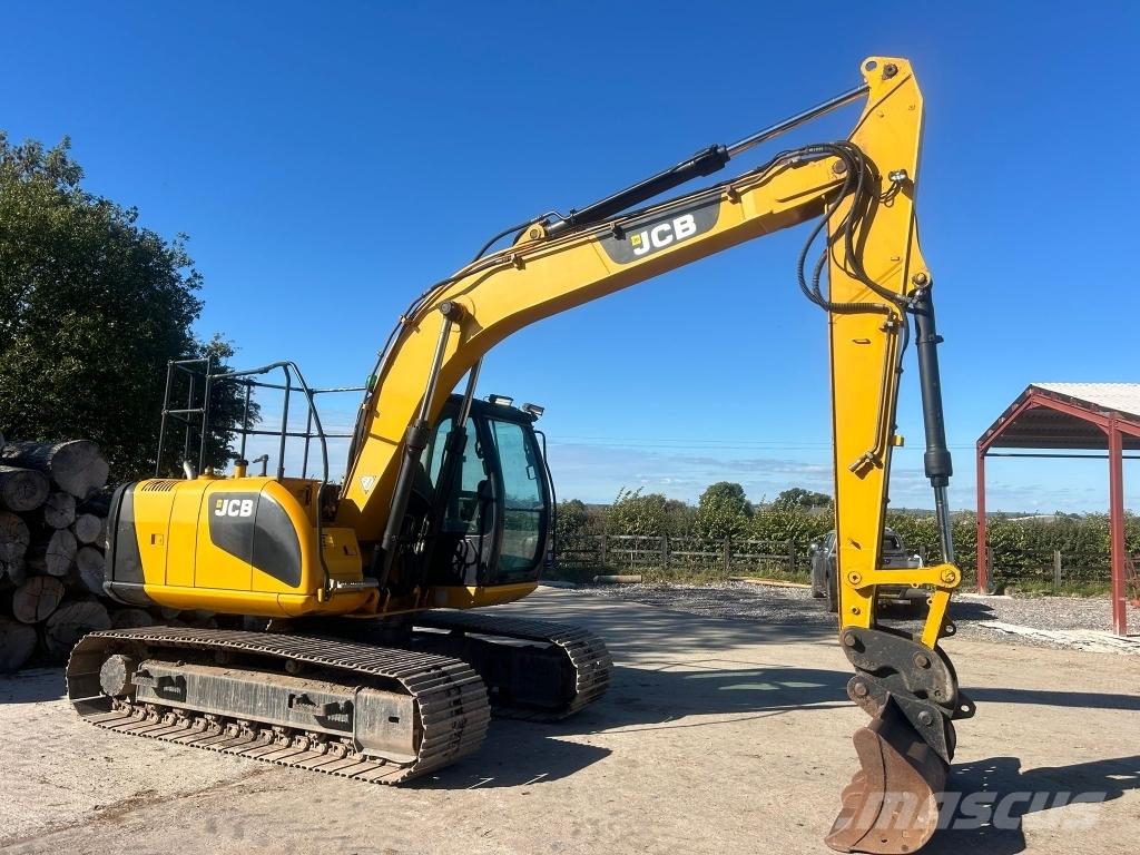 JCB JS 130 LC حفارات زحافة
