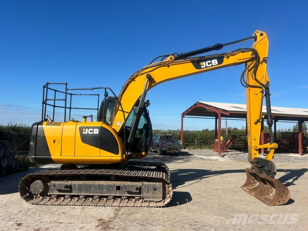 JCB JS 130 LC حفارات زحافة