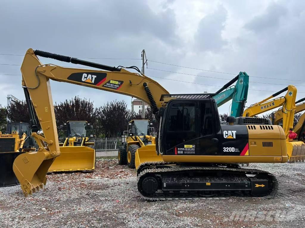 CAT 320 D L حفارات زحافة